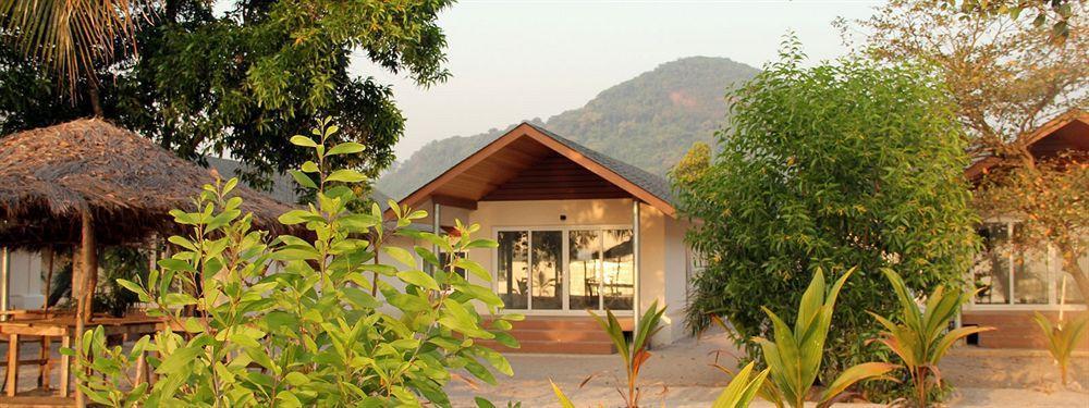 The Place Resort At Tokeh Beach Freetown Exteriér fotografie